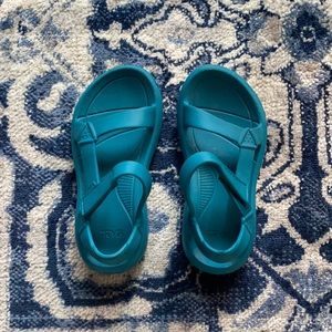 Teal Tevas, Sz 6